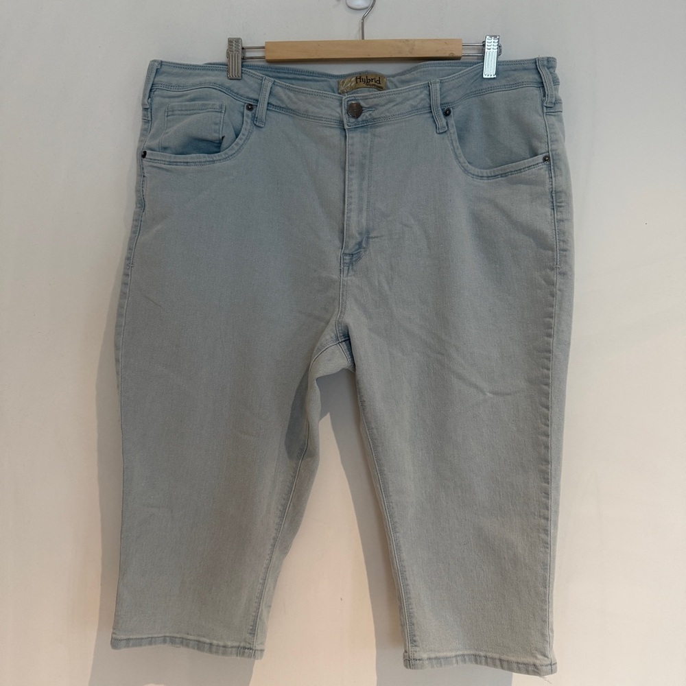 Hybrid & Company Woman Blue Denim Capri Jeans  Plus Size 22